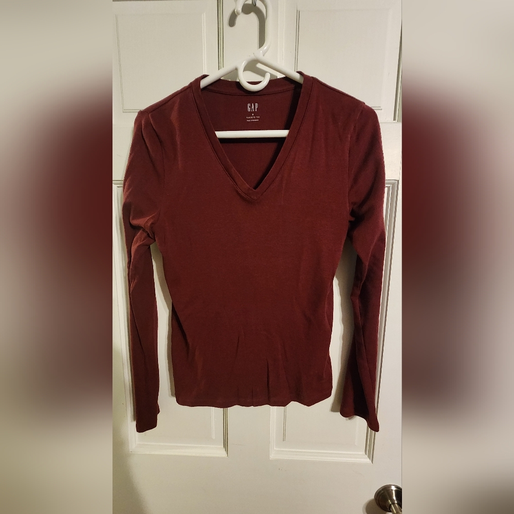 GAP Women's Long Sleeve V-Neck Top - Burgundy